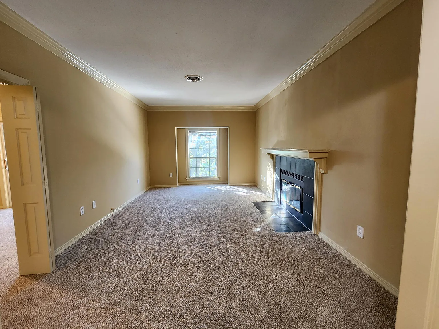 3 bed, 1517 sqft, $1,800 — Photo 1
