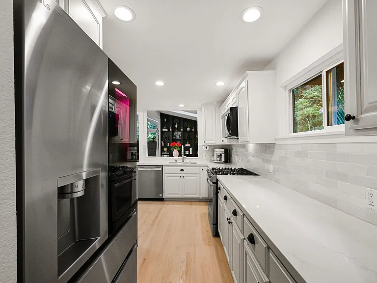 16 Iron Springs Rd — Photo 11