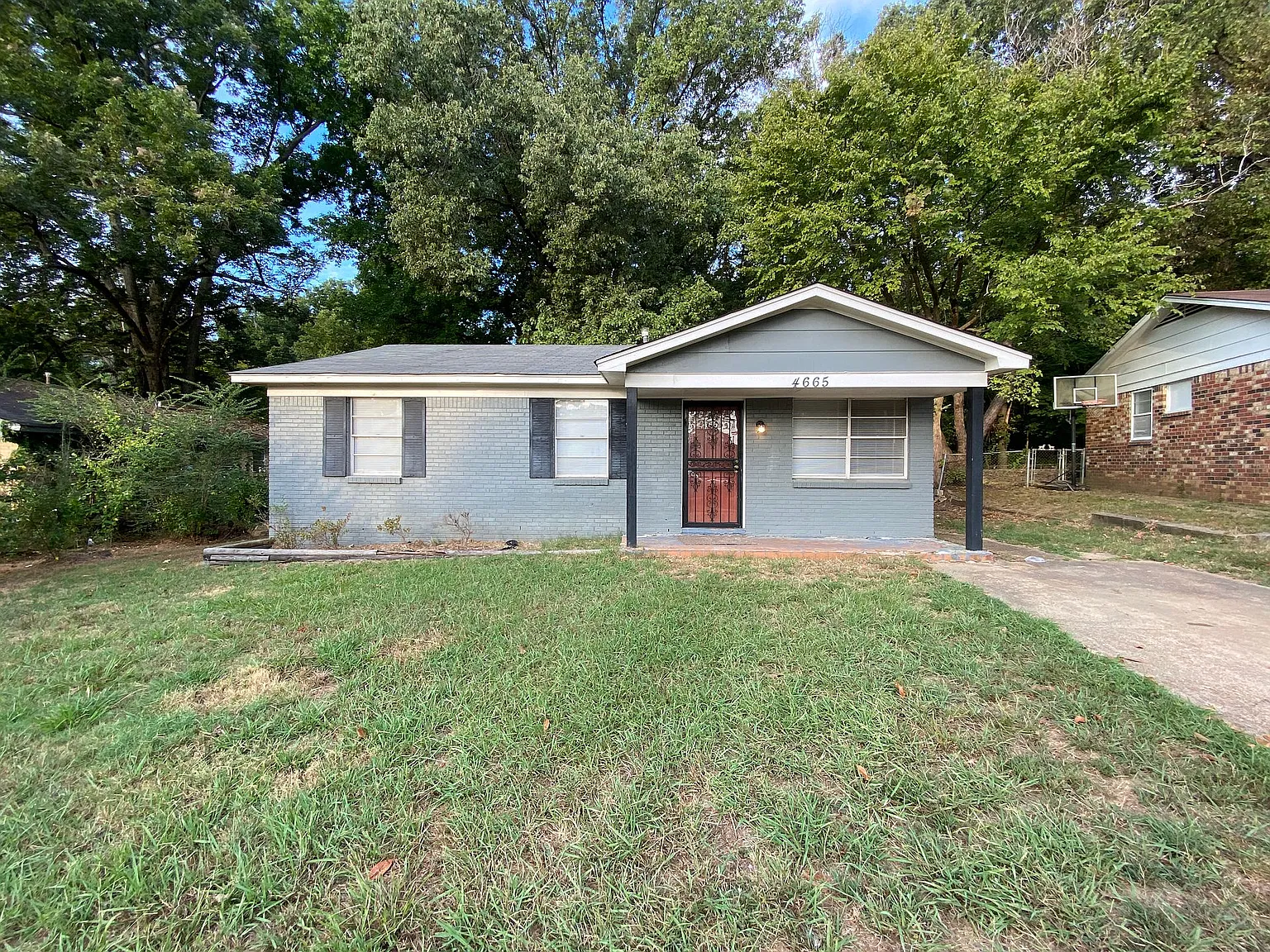 4665 Royal Ridge Dr — Photo 1