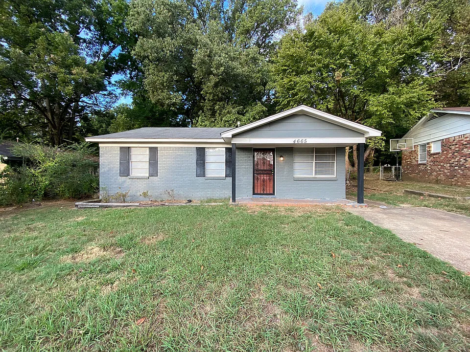 4665 Royal Ridge Dr