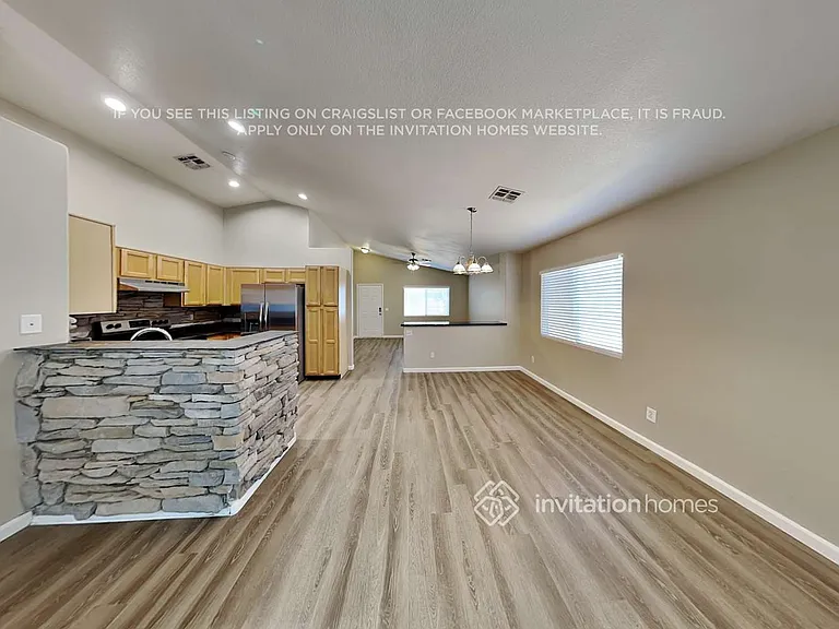 519 N Adelle — Photo 7
