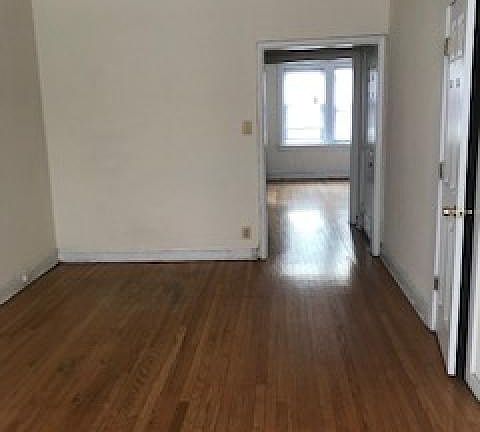 4th image of 2453 W Gunnison St APT 1
