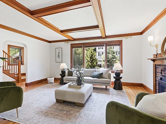 4th image of 26 Perkins St