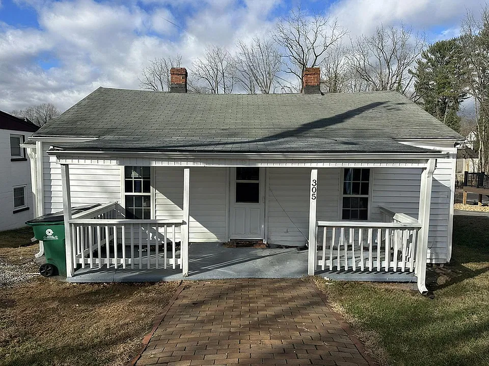 305 Jackson St