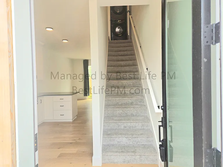 310 NE 58th Ave — Photo 2