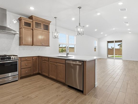 4th image of 7927 N 77th Avenue