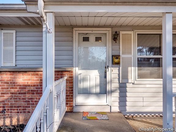 2nd image of 1900 Carlton Ave NE