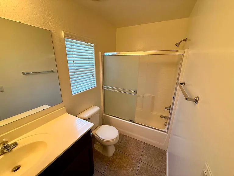8821 S 40th Dr — Photo 3