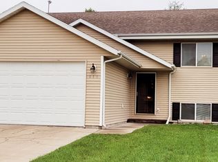 111 Twin Oaks Ln, Brookings, SD 57006