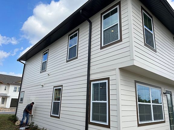 3rd image of 815 Longboat Dr