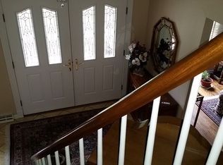 12 Hemlock Ln, Ewing, NJ 08628