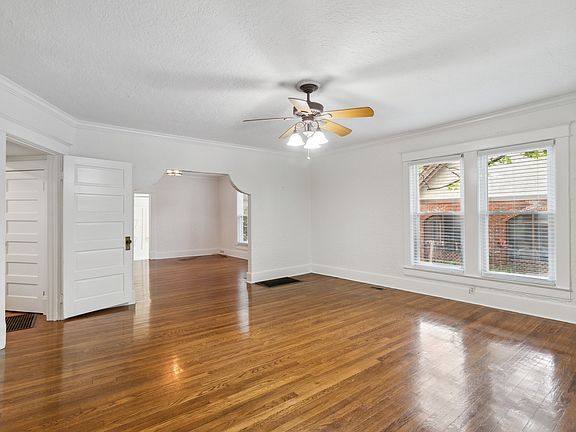 5th image of 2703 Westwood Ave