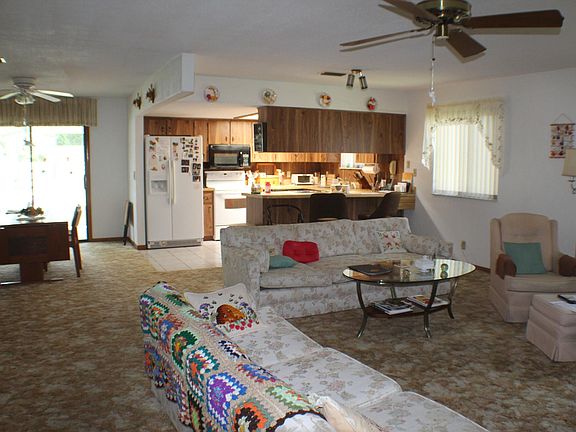 3rd image of 2 Woodlands Cir