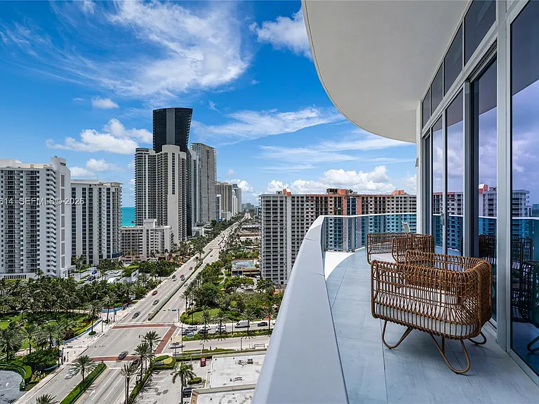 17550 Collins Ave #Penthouse 1 — Photo 16