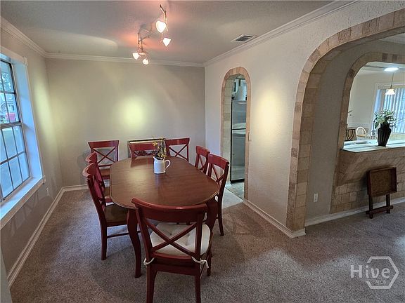 3rd image of 113 Wyckfield Road