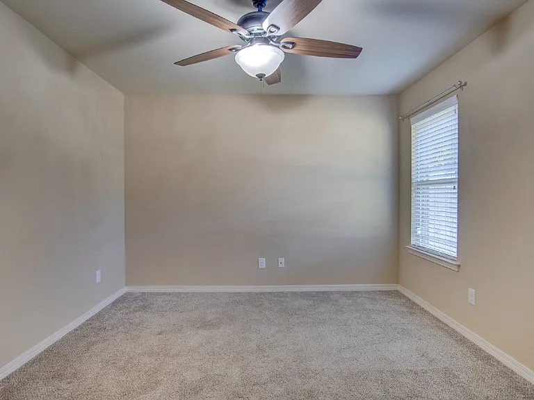 5485 Tucker Cir — Photo 30