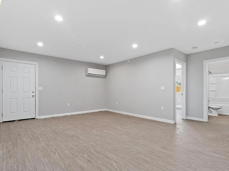 26825 Woodland Ave — Photo 3