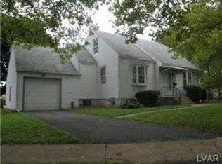 827 Magnolia Rd, Hellertown, PA 18055