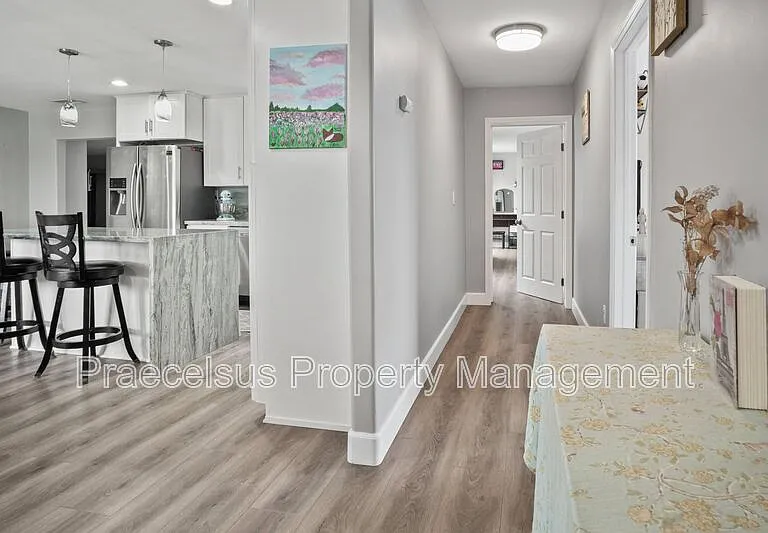 1512 Walbollen St — Photo 3