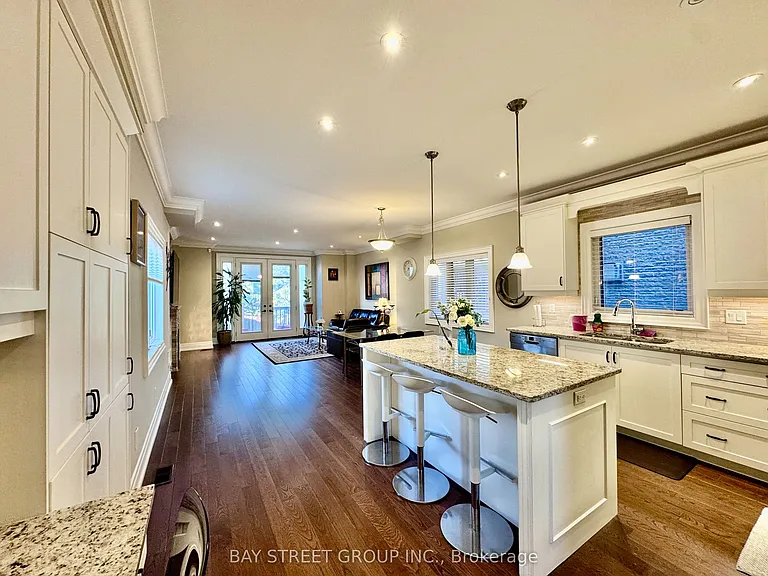 1033 Shaw Dr — Photo 9