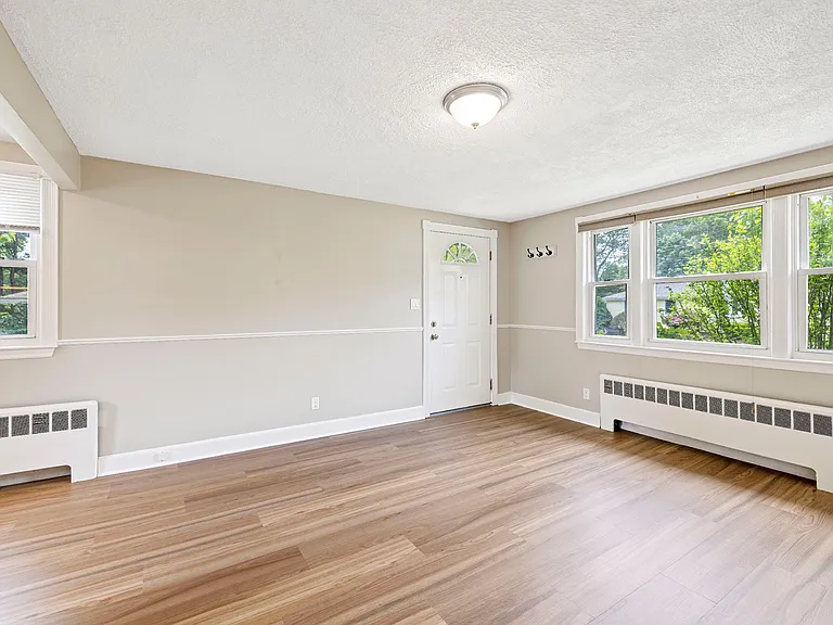 42 Neillian St — Photo 5