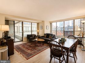 224 W Rittenhouse Sq