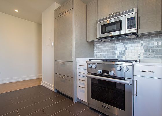 4th image of 555 10th Ave APT 23F