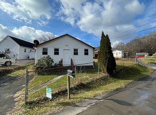 121 Golden Rd, Richlands, VA 24641