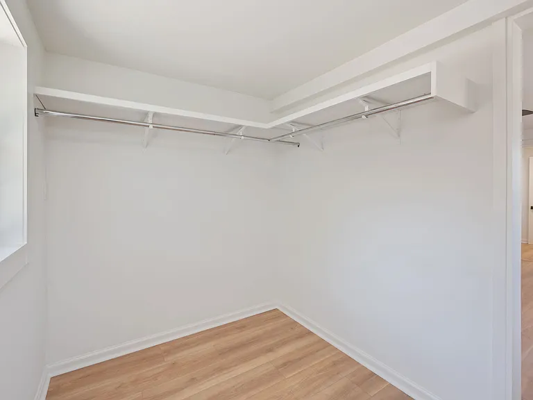 1002 High Grove Ct #B — Photo 11