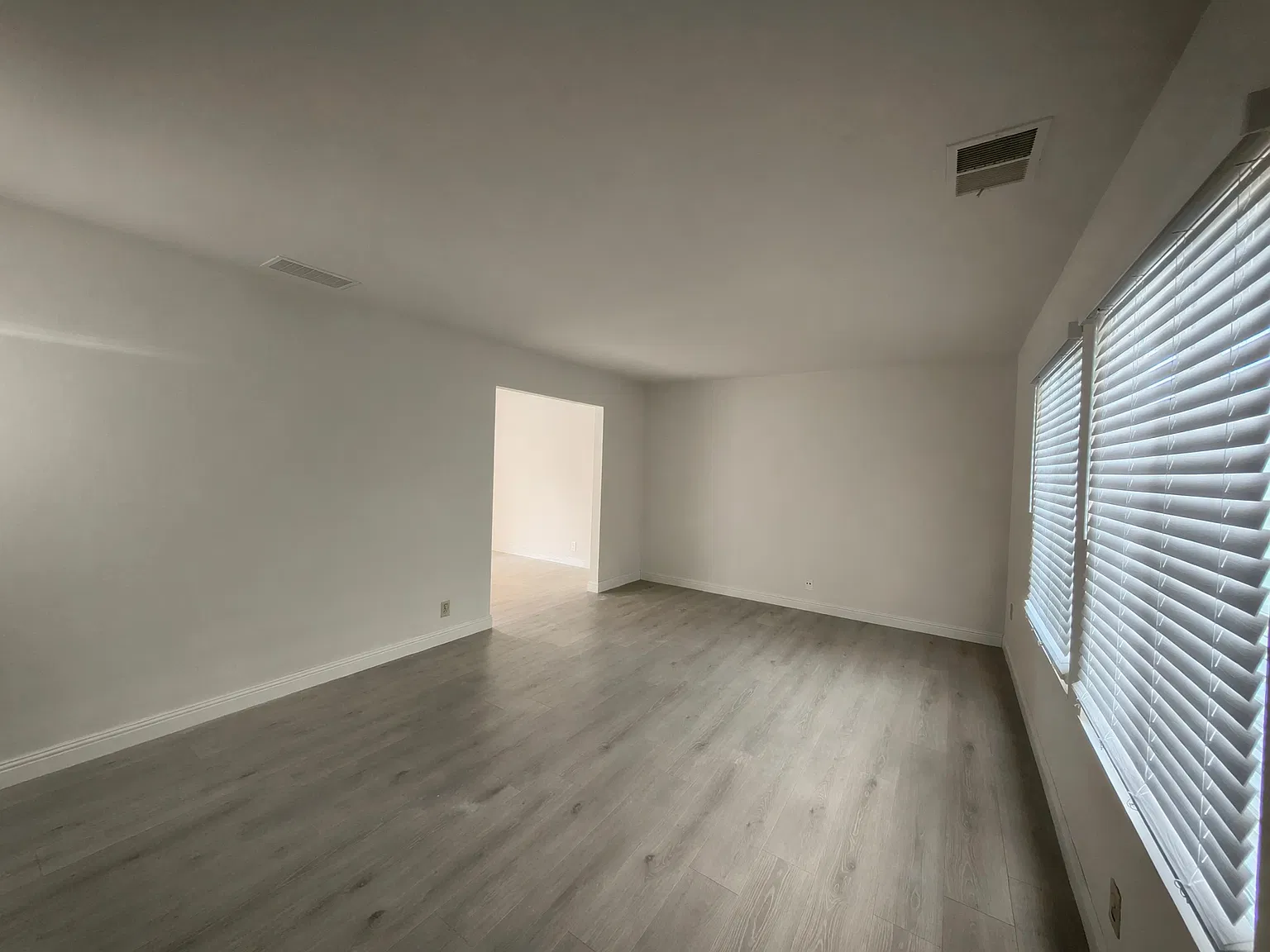 3 bed, 1.5 bath, 1176 sqft, $3,350 — Photo 3