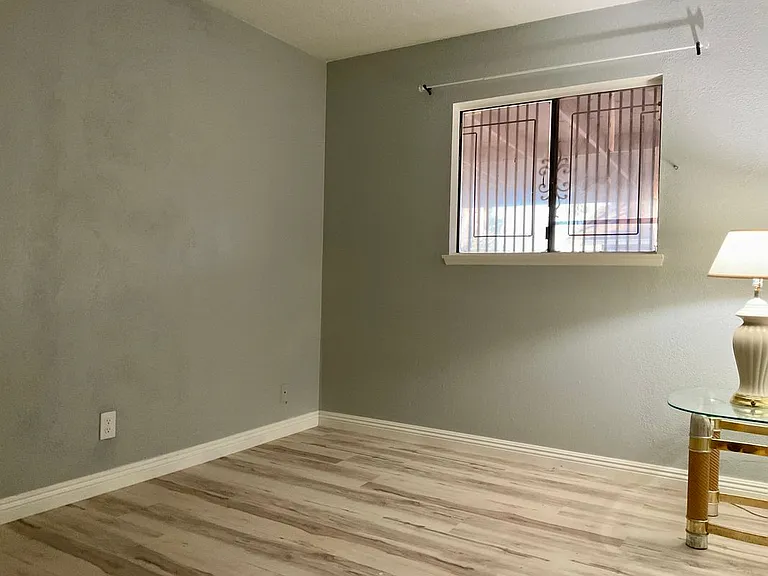 1312 N North St — Photo 15