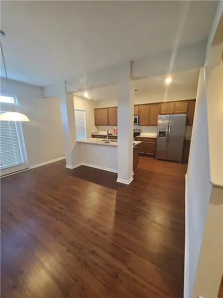 4 bed, 2.5 bath, 2567 sqft, $2,500 — Photo 3