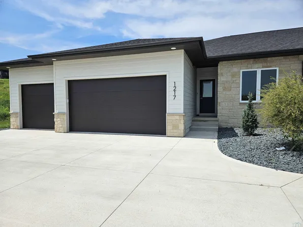 1217 Blackhawk Ct, Hinton, IA 51024