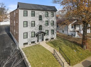 7263 Zephyr Pl, Saint Louis, MO 63143