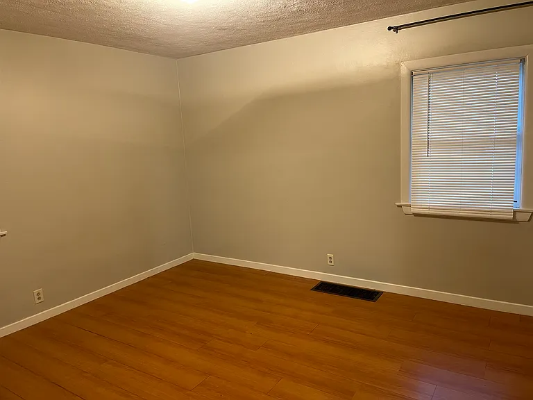 1403 E Main St — Photo 15