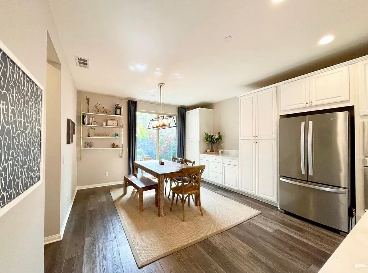 3 bed, 2.5 bath, 2005 sqft, $5,200 — Photo 4