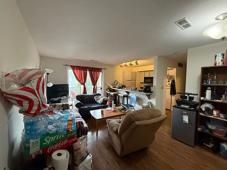 812 Cascade Ct — Photo 2