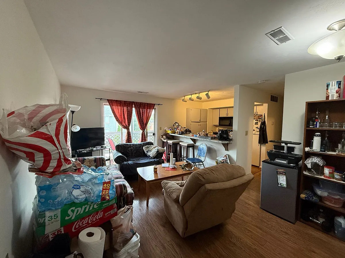 Building Photo - 812 Cascade Ct
