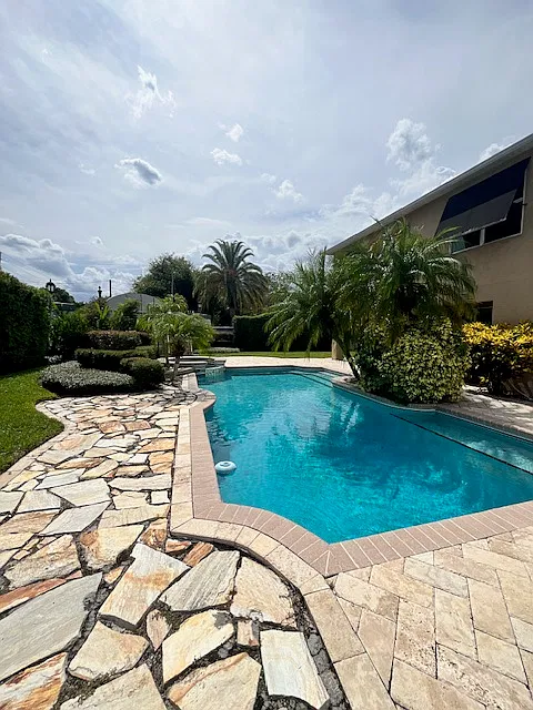 4 bed, 2.5 bath, 2800 sqft, $4,500 — Photo 3