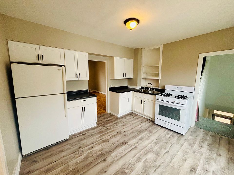 1st image of 2921 33rd Ave S #2