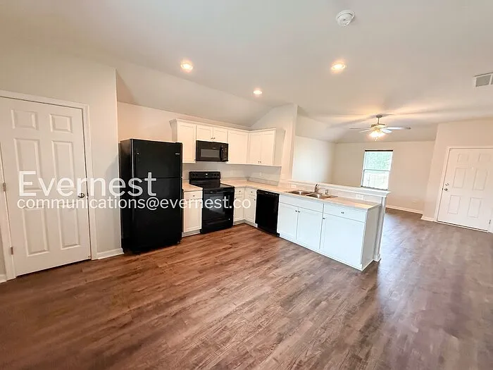1115 Brookhaven Dr — Photo 4