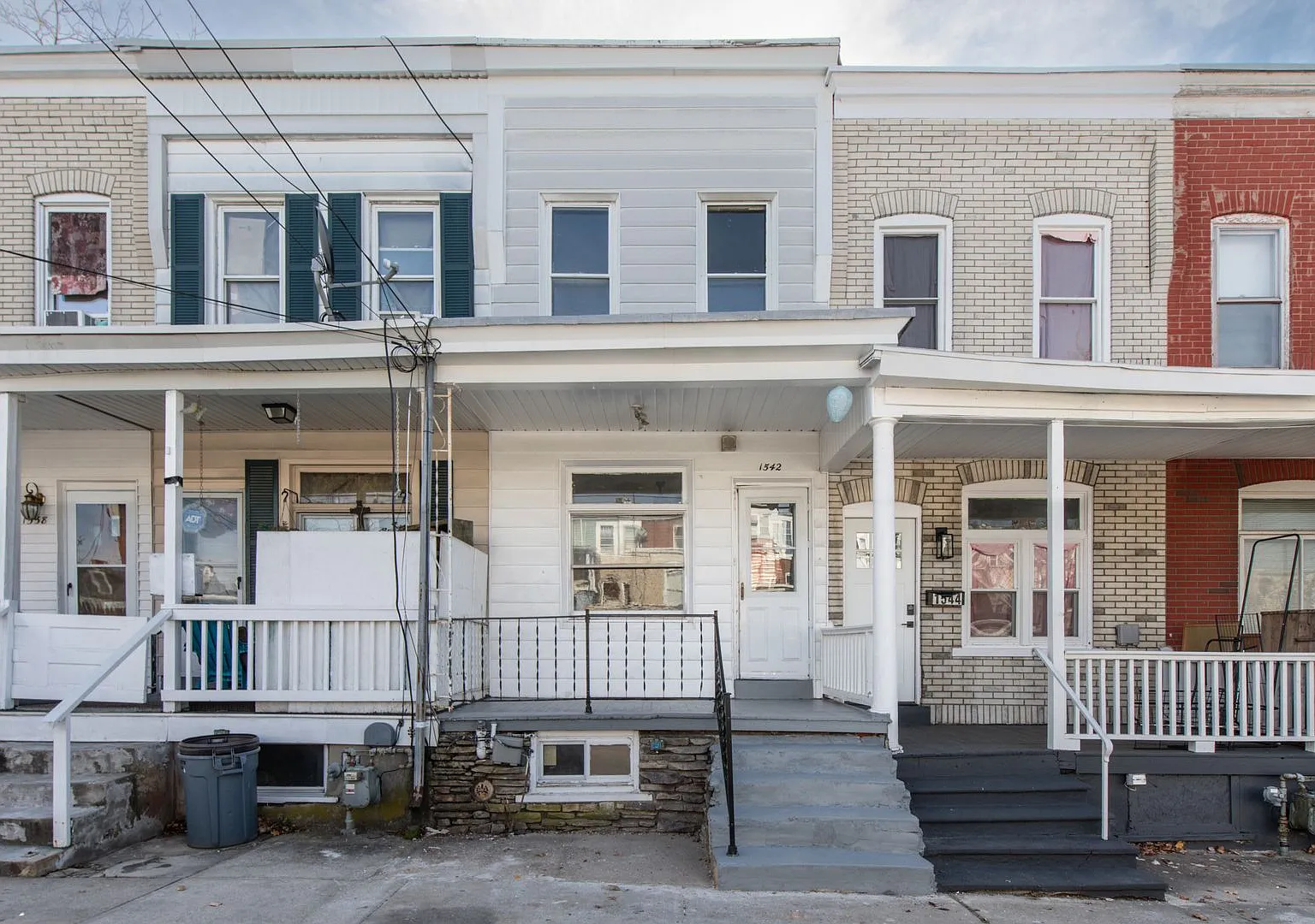 1542 W Warren St. — Photo 2