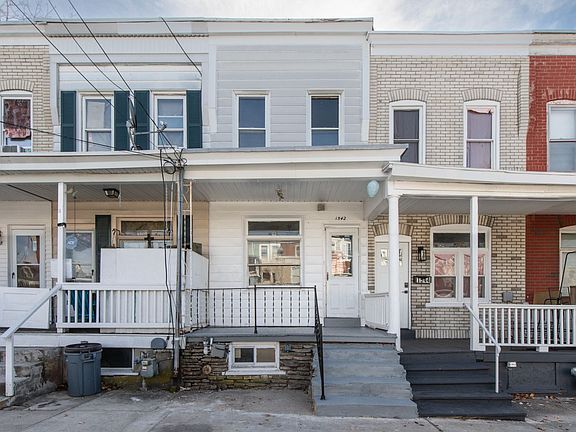 2nd image of 1542 W Warren St