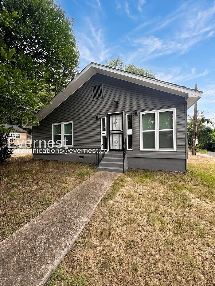 4 bed, 2.0 bath, 1395 sqft, $1,595 — Photo 1