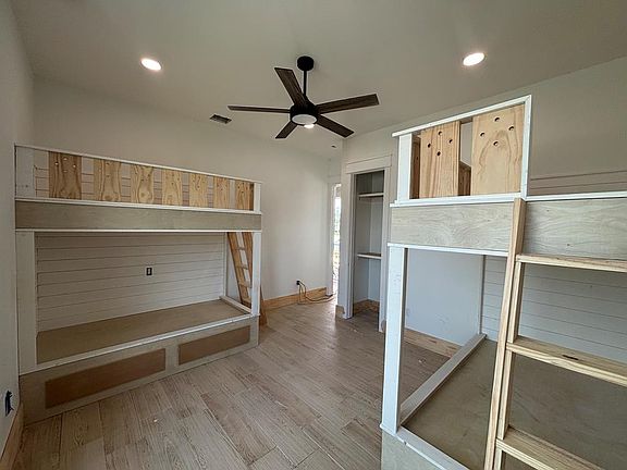5th image of 1022 Saint John Ct