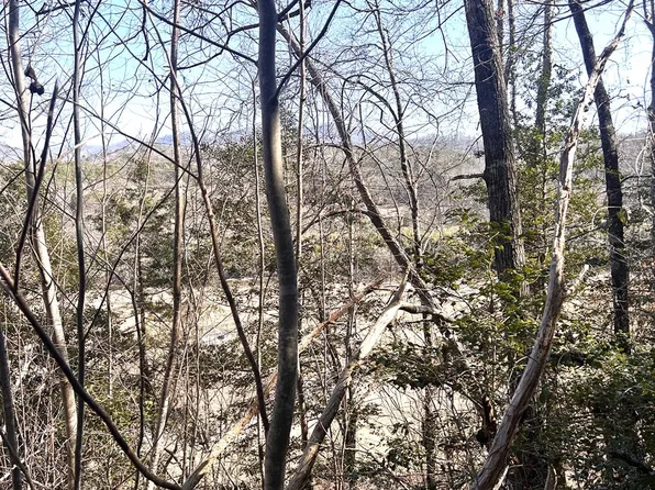 23 Stekoih Hills Dr, Whittier, NC 28789