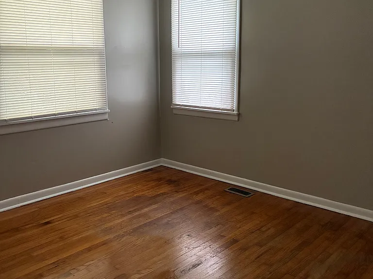 1023 Farragut Ave — Photo 7