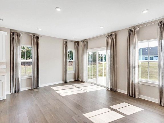 5th image of 202 Blackfoot Dr