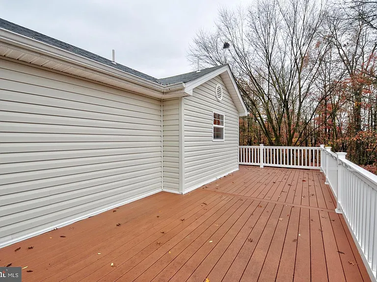 121 Deer Hill Ct — Photo 8