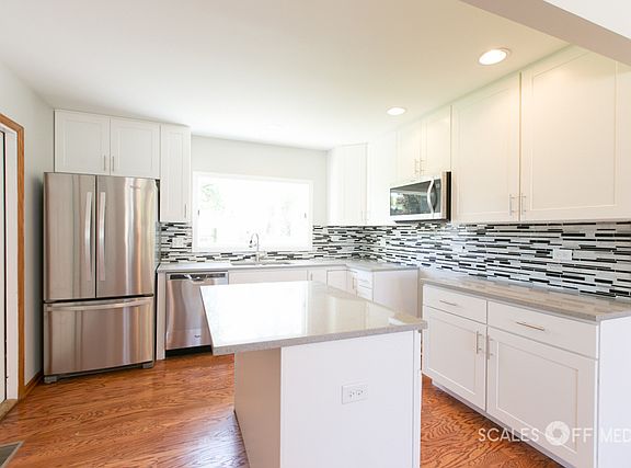 3rd image of 5749 Essex Ct